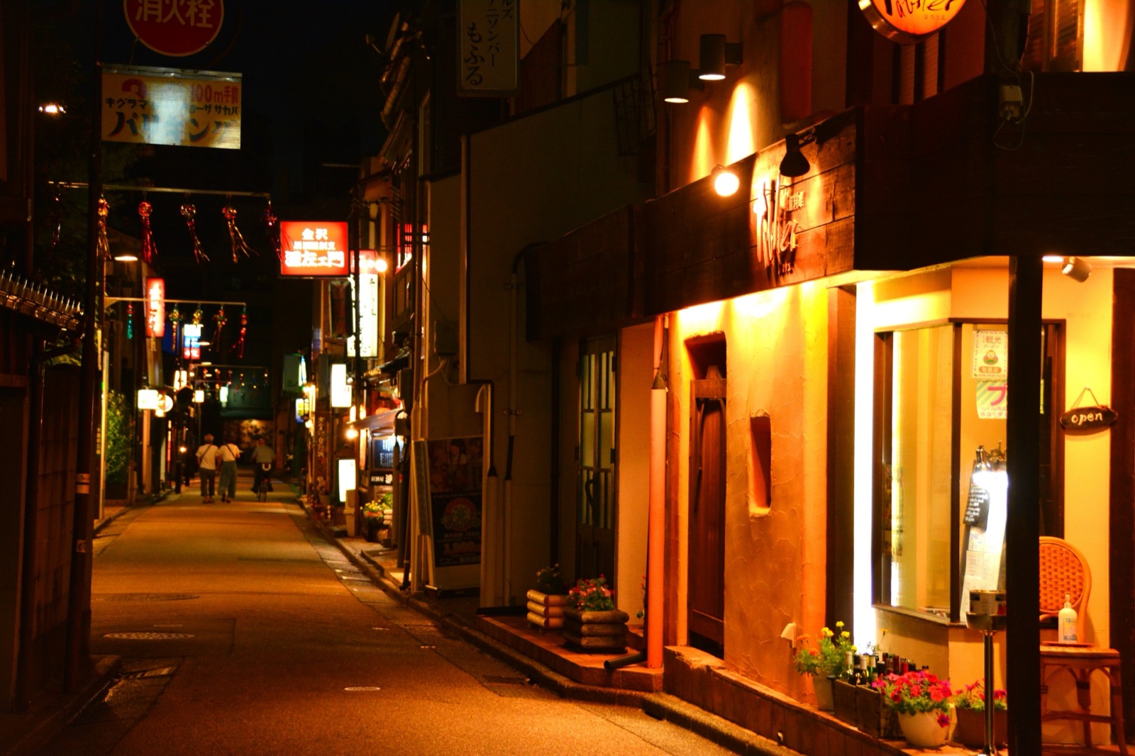 金沢バーで隣の席の人に話しかけるきっかけ、迷う夜の実感